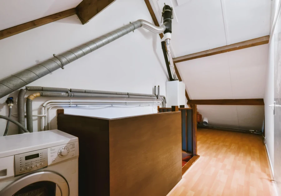 Dryer vent ducting behind a laundry appliance